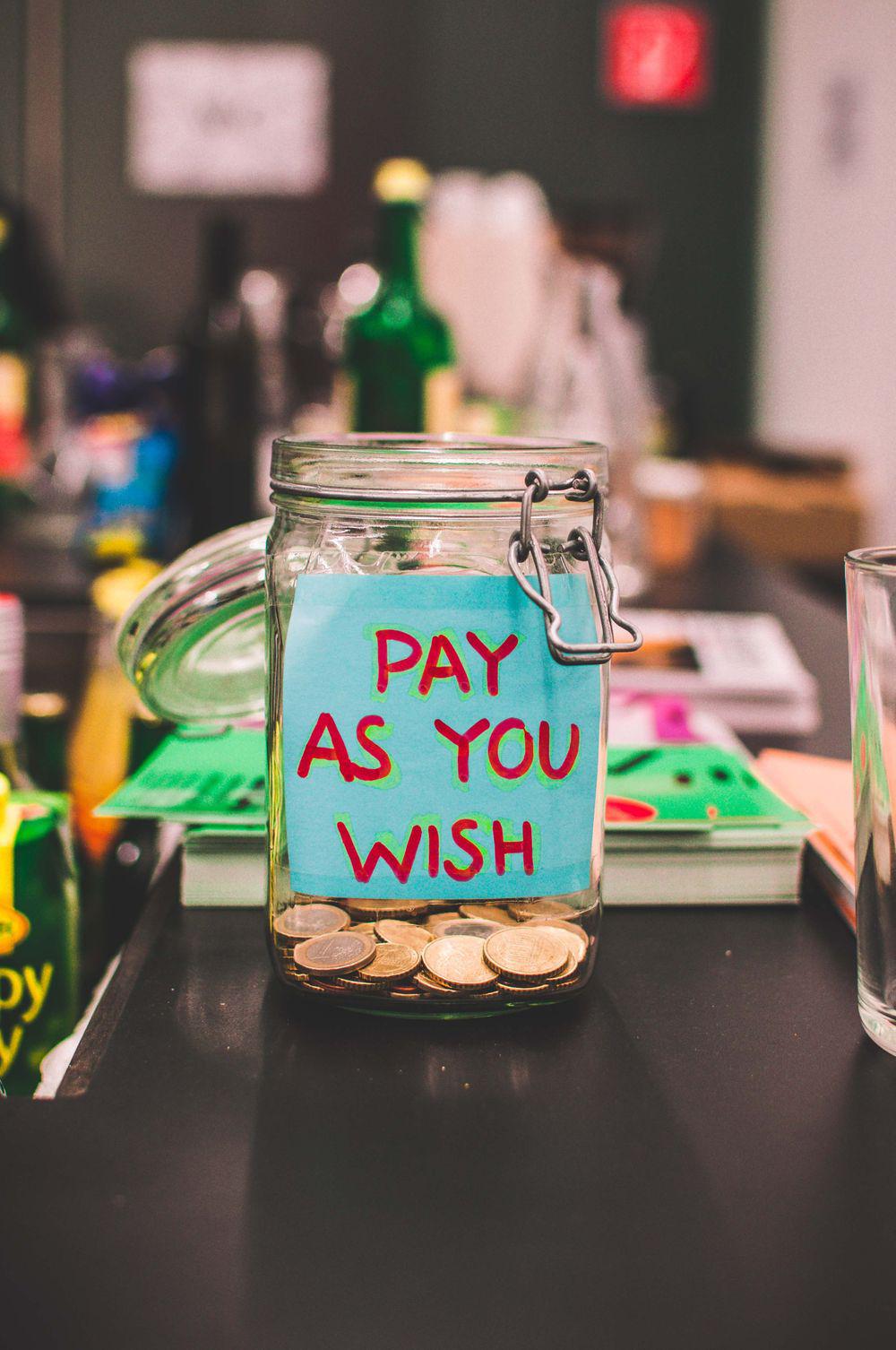 Spardose mit Aufschrift “Pay as you wish”. Foto: Aneta Pawlik